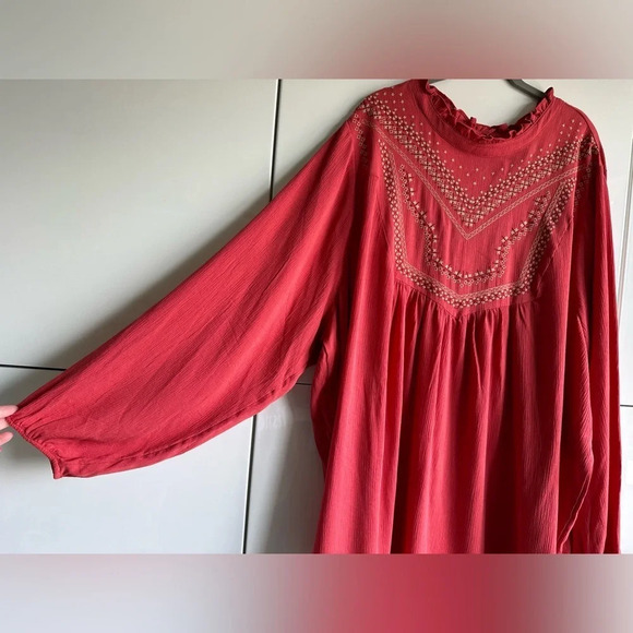 Torrid Embroidered Blouse Size 5 Crinkle Gauze Coral Long Sleeve Boho Prairie - Picture 3 of 10
